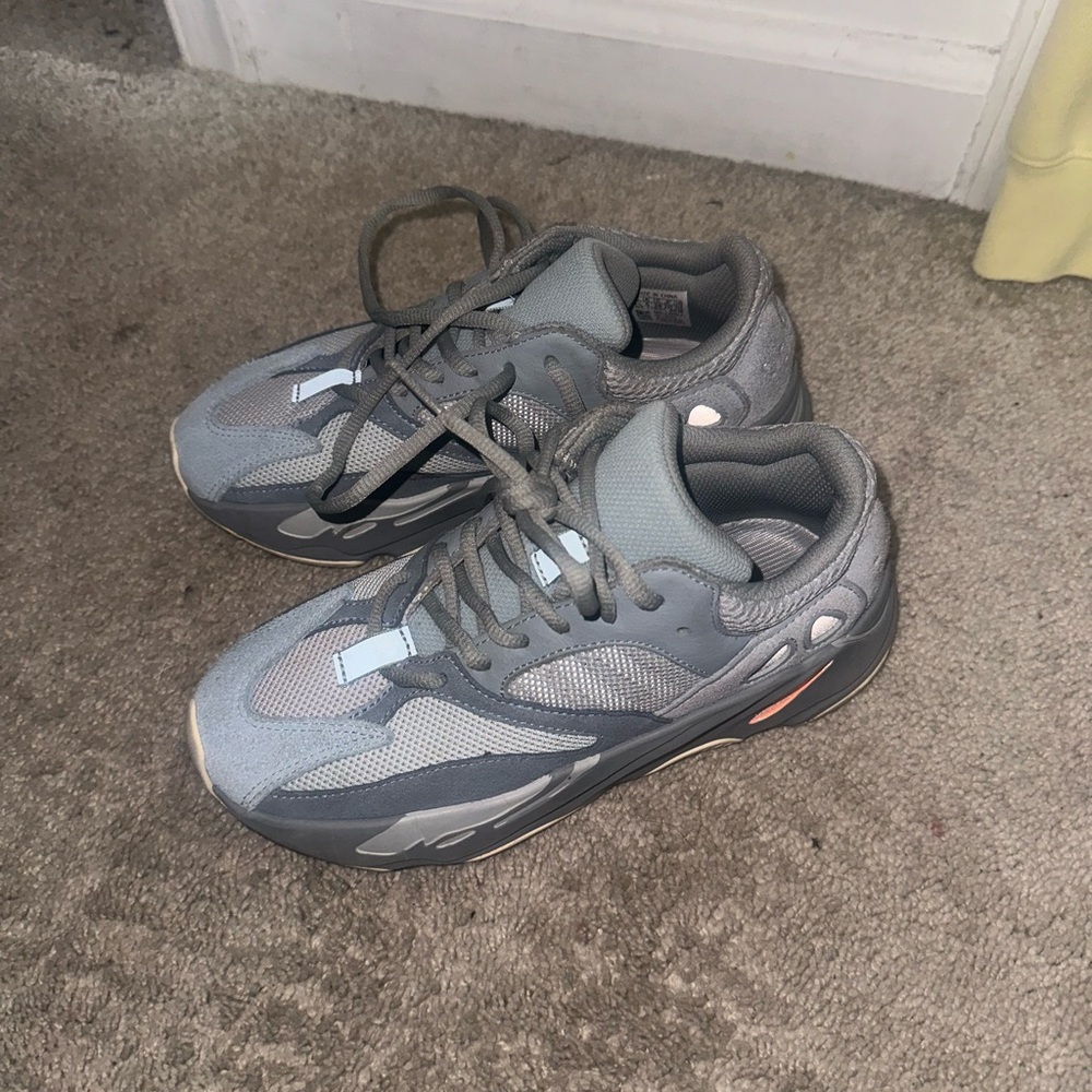 Yezzy boost 700 V2 Inertia